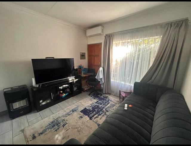 2 BEDROOM PROPERTY TO RENT IN ROOIHUISKRAAL